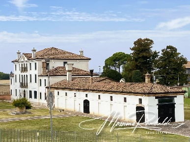 Foto Villa singola in VIA CESARE BATTISTI 43, Canaro di 3000 m² in vendita