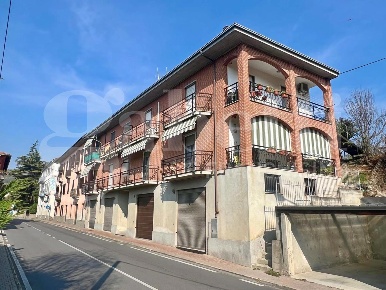 Foto Appartamento in Borgonuovo Basso, Monchiero di 100 m² con 4 locali