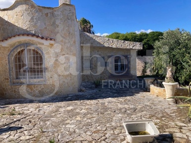 Foto Villa unifamiliare in Via Materdomini 411, Brindisi di 109 m²