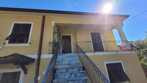 Foto Appartamento a Vezzano Ligure Piano Di Vezzano di 100 m² con 5 locali