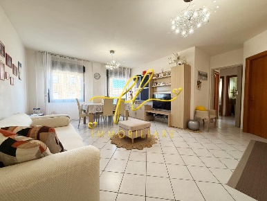 Foto Appartamento a Cecina Cecina Centro di 85 m² con 4 locali in vendita