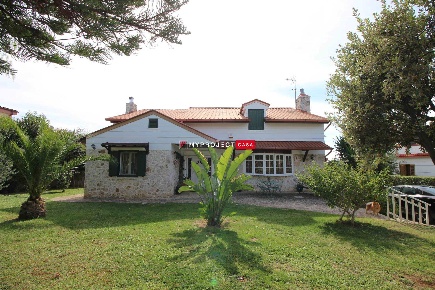 Foto Villa unifamiliare in Viale Michael  20, Statte di 273 m² con 6 locali