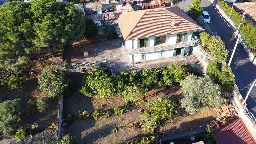 Foto Villa unifamiliare a Mascalucia Centro di 280 m² con 6 locali