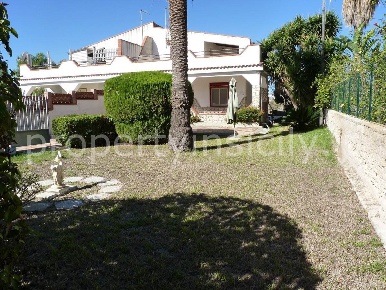 Foto Villa bifamiliare a Siracusa Arenella di 117 m² con 8 locali