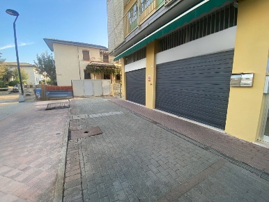 Foto Negozio a Ravenna Lido di Savio - Lido di Classe con 2 locali