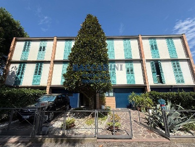 Foto Casa indipendente in VIA FILANDA NUOVA, Faenza di 270 m² con 10 locali