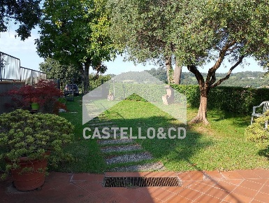 Foto Villa unifamiliare a Lonato del Garda di 170 m² con 4 locali