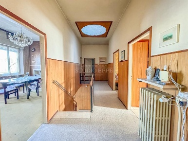 Foto Case semi ndipendenti a Bagnacavallo Centro di 206 m² con 8 locali