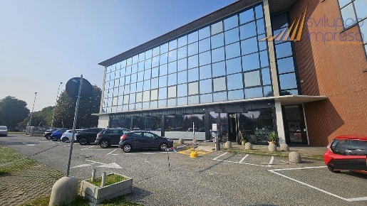 Foto Negozio in Via Artigianato, Carugate di 800 m² con 1 locali in vendita