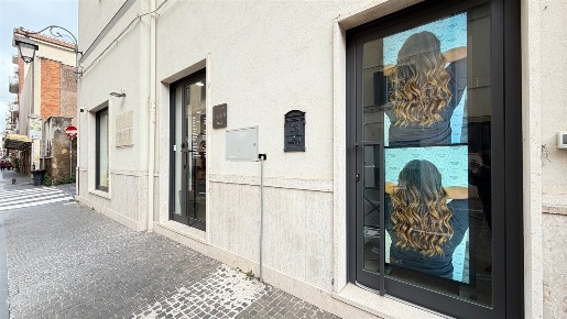 Foto Attività commerciale in via cavour, Albano Laziale Centro Storico