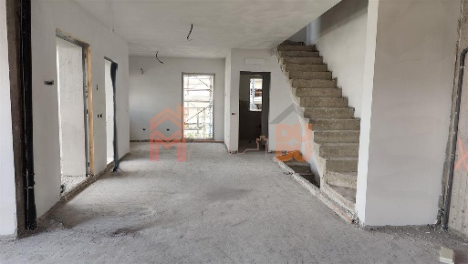 Foto Villa unifamiliare a Arezzo di 225 m² con 8 locali in vendita