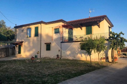 Foto Casa indipendente in c.da Fontana dell'olmo, Fontanarosa di 520 m²