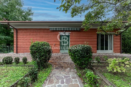 Foto Casa indipendente in Via Cascina Sofia, Bernareggio Centro di 240 m²