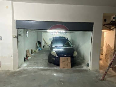 Foto Box in Via Madonna di Fatima, Gravina di Catania Centro di 35 m²