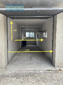 Foto Box in Via Vinzaglio, Vercelli Semicentro di 20 m² con 1 locali