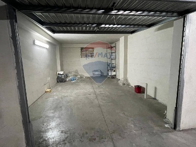 Foto Box in via Maria Gianni, Catania Picanello di 26 m² con 1 locali