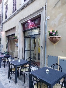 Foto Locale commerciale in Via dei Franceschi, Foligno Centro Storico