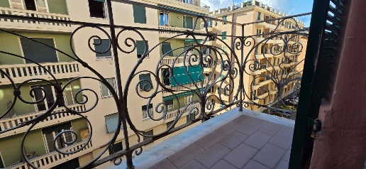 Foto Appartamento in Via Trento, Genova Albaro di 105 m² con 6 locali