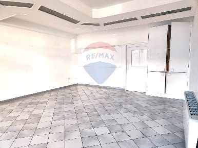 Foto Locale commerciale a Piancogno Piamborno di 55 m² con 2 locali