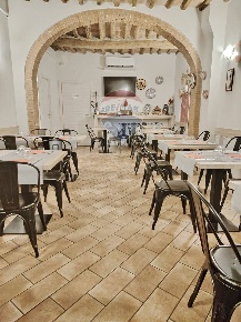 Foto Attività commerciale in Via Vincenzo Chiarugi, Empoli di 110 m²