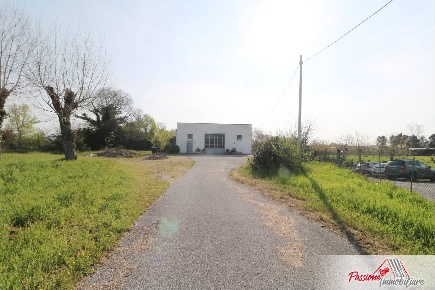 Foto Capannone industriale in Via Bartolomeo Bacilieri, Verona di 400 m²
