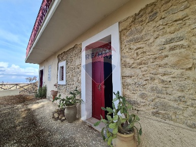 Foto Villa singola in strada statale 124 Valle del Porco, di 176 m²