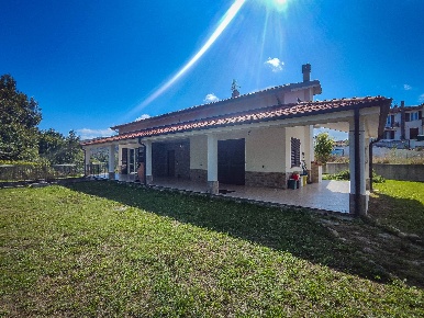 Foto Villa singola in STRADA CARNOVALE, Cairo Montenotte di 215 m²
