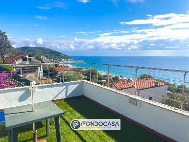 Foto Appartamento in Via Immacolata, Andora Marina Di Andora di 150 m²