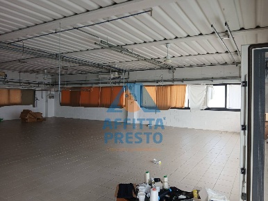 Foto Attività commerciale a Capraia e Limite di 330 m² con 1 locali