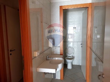 Foto Negozio a Montevarchi Città di 100 m² con 2 locali in affitto