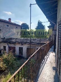 Foto Rustico in Via Roma, Caprino Bergamasco Caprino di 1469 m² in vendita