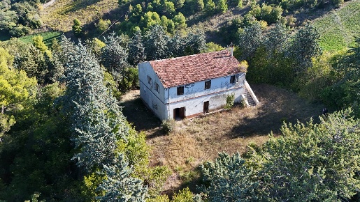 Foto Rustico in Contrada Petrella / Sant'Egidio, Ripatransone di 260 m²