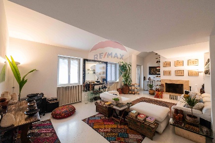 Foto Appartamento in Via Bragadino, Lovere di 158 m² con 4 locali