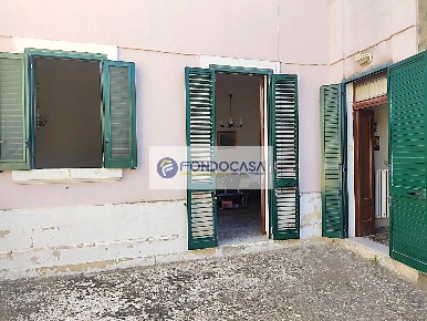 Foto Casa indipendente a Zollino di 112 m² con 6 locali in vendita