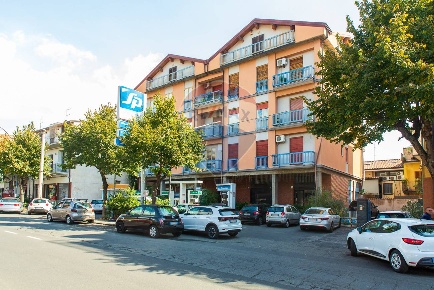 Foto Locale commerciale in Viale Della Regione, San Giovanni la Punta