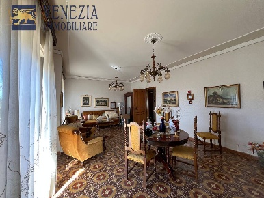 Foto Appartamento in Via Avigliano, Sciacca Centro di 135 m² con 3 locali