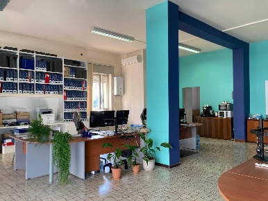 Foto Attività commerciale in viale salvador allende, Mantova di 120 m²
