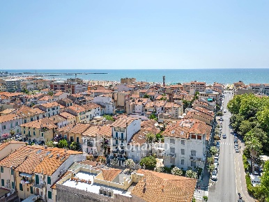 Foto Villa a schiera in via Sant'Andrea, Viareggio Centro di 193 m²