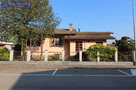 Foto Villa unifamiliare in Via Vietti, Bressana Bottarone Bressana