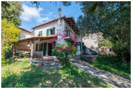Foto Villa unifamiliare in via Nuova Casanova, Varazze Casanova di 204 m²