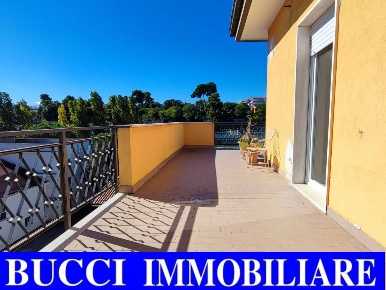 Foto Appartamento in Via Raffaello Sanzio, Pescara di 180 m² con 4 locali
