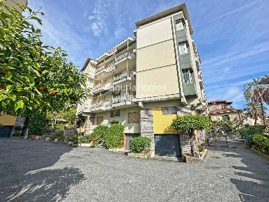 Foto Appartamento in Via Piave, Bordighera Centro di 55 m² con 4 locali