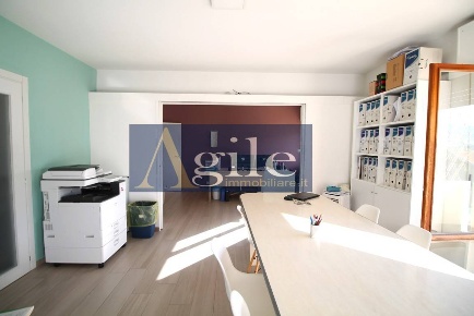 Foto Appartamento in via salaria, Colli del Tronto di 242 m² con 5 locali