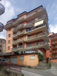 Foto Appartamento in Via Dei Gigli, Lagonegro Centro di 273 m² con 6 locali