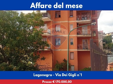 Foto Appartamento in Via Dei Gigli, Lagonegro Centro di 273 m² con 6 locali