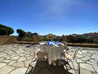 Foto Appartamento in Via San Domeico, Pietra Ligure Centro di 68 m²