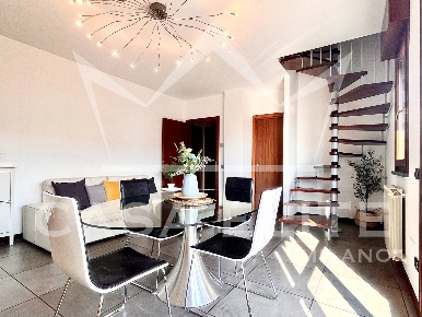 Foto Appartamento in via Dalmazia, Magenta Centro di 141 m² con 5 locali