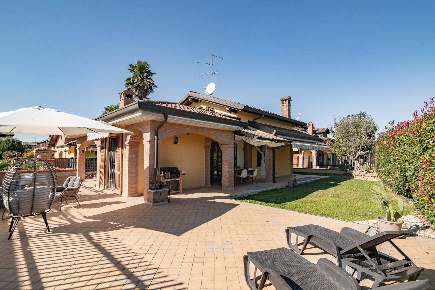 Foto Villa singola in VIA VERDI, Roncello di 200 m² con 5 locali in vendita