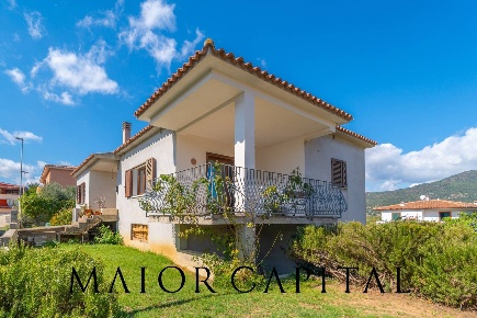 Foto Villa singola in Via Venezia, Torpè Centro di 230 m² con 5 locali
