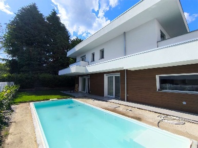 Foto Villa unifamiliare in via del cirimasco 20, Fenegrò di 150 m²